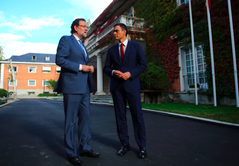 Rajoy y Sánchez se reúnen en La Moncloa para trazar un plan contra la secesión catalana (28-10-2015). Foto: La Moncloa