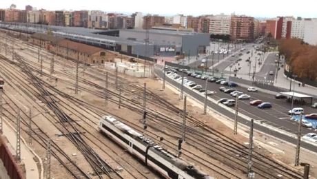 Playa de vías junto a la estación del AVE Joaquín Sorolla de Valencia