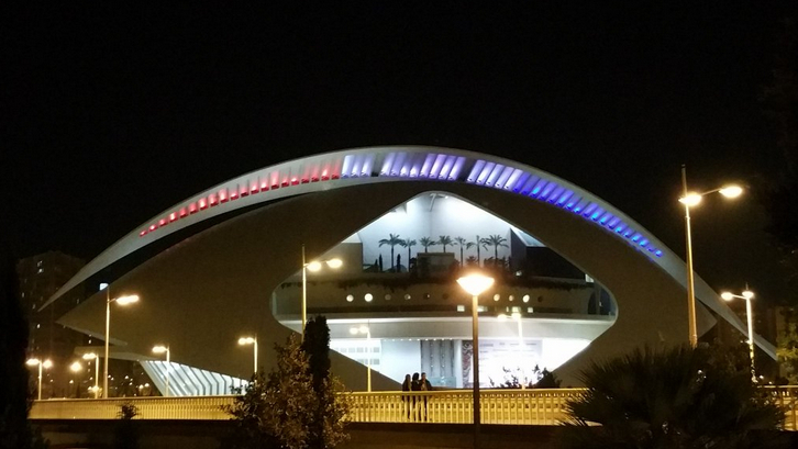 16-11-2015. Homenaje de la Ciudad de las Artes y las Ciencias a las víctimas de los atentados de París.