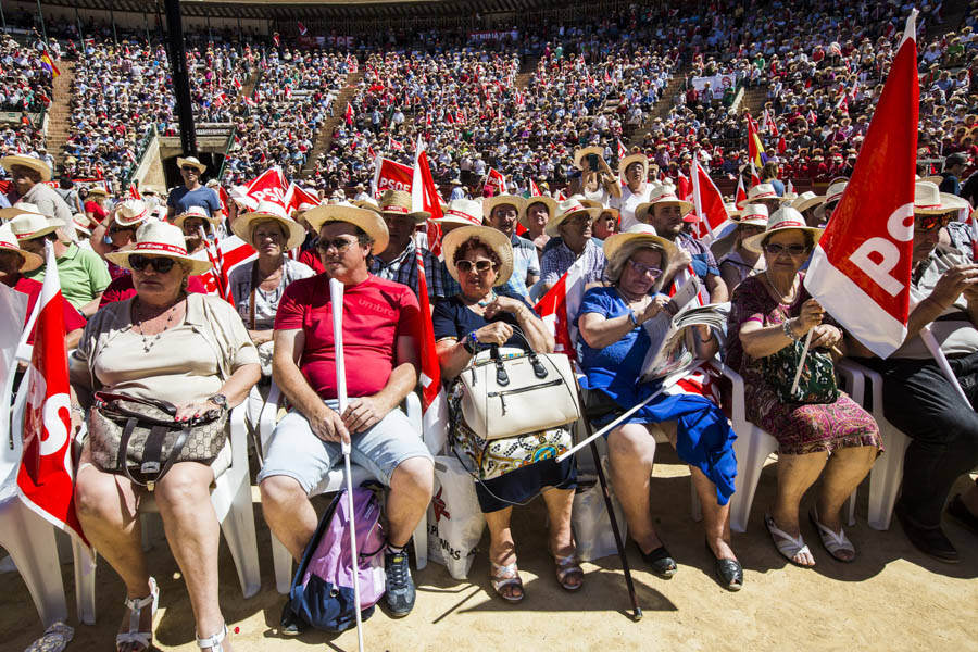 15-05-2015 PUBLICO EN EL MITIN CENTRAL DEL PSPV EN LA PLAZA DE TOROS DE VALENCIA DURANTE LAS PASADAS ELECCIONES AUTONÓMICAS