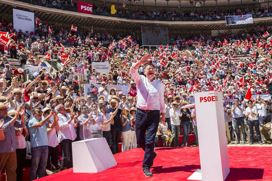 15-05-2015 XIMO PUG  EN EL MITIN CENTRAL DEL PSPV EN LA PLAZA DE TOROS DE VALENCIA DURANTE LAS PASADAS ELECCIONES AUTONÓMICAS