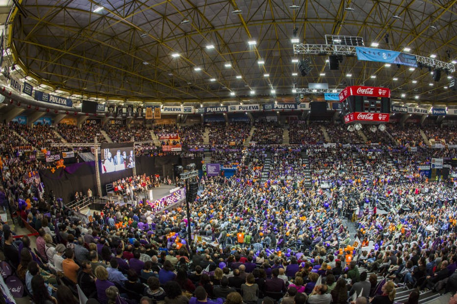 18-12-2015 Lleno total en el mítin de cierre de campaña de Compromís- Podemos en el Pabellón Fuente San Luis de Valencia dutante laspasadas elecciones generales