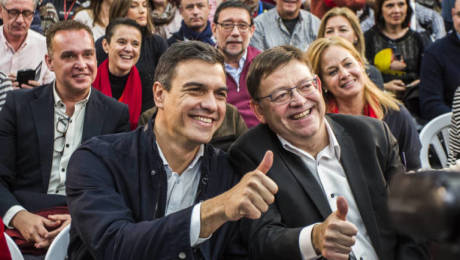 Pedro Sánchez y Ximo Puig durante un mitin de campaña. EVA MÁÑEZ