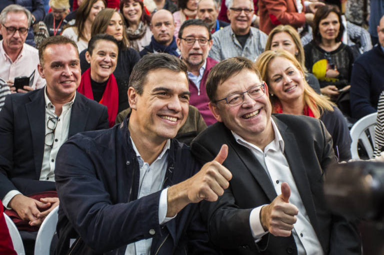 Pedro Sánchez y Ximo Puig durante un mitin de campaña. EVA MÁÑEZ