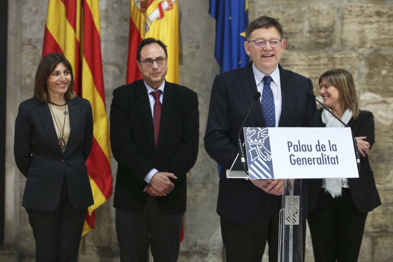 Ximo Puig, con parte del equipo de la Conselleria de Hacienda