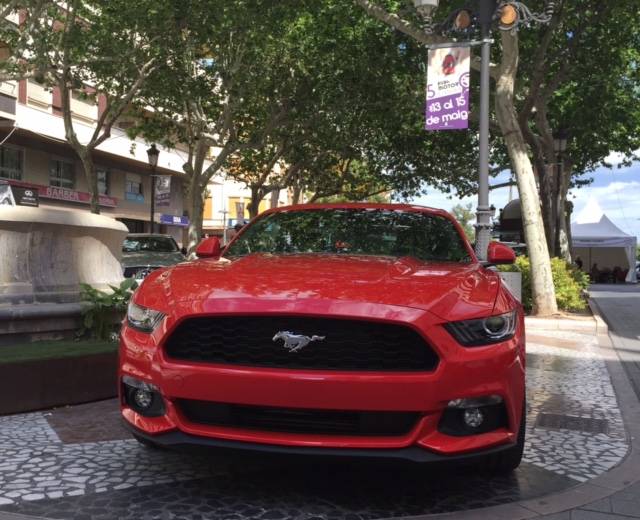 Pie de Foto: 1.- El Ford Mustang lucía espectacular en el stand de Ford Valsur-Car.