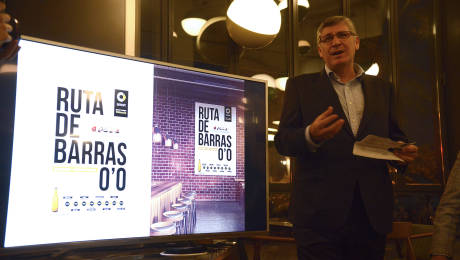 El director de Mercedes Benz Valencia, Diego Saldaña, en un momento de la presentación de la nueva parada de la Ruta de Barras 0’0 de smart Valencia.