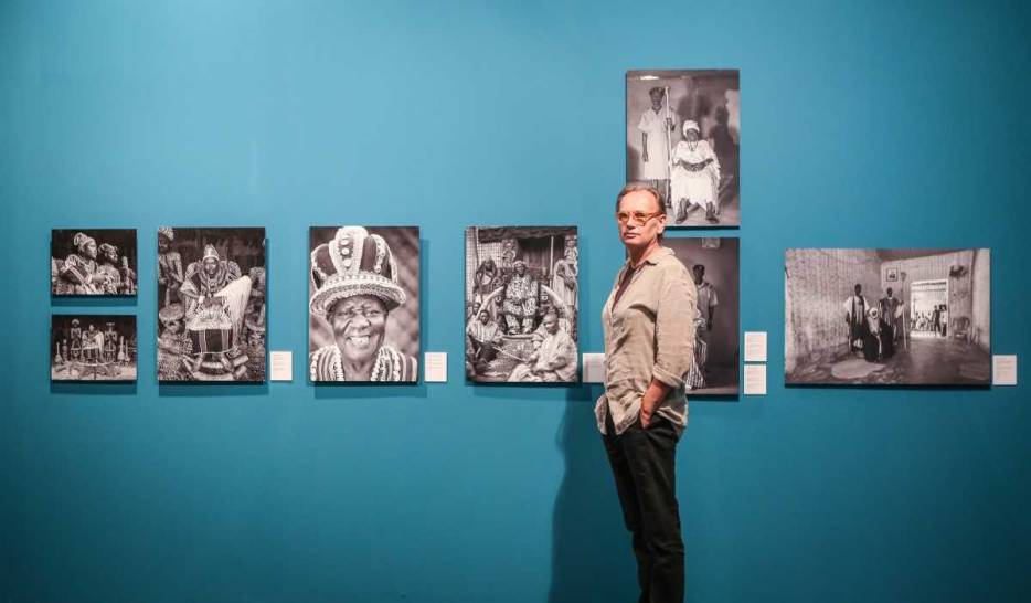 MUSEO VALENCIANO DE LA ILUSTRACIÓN Y DE LA MODERNITAT (c/ Quevedo, 10 y Guillem de Castro, 8), ‘Las imágenes del poder’ es una exposición que relata a través de fotografías como el ser humano se transforma cuando tiene poder. Desde monarcas africanos hasta presidentes de la Diputación, en esta muestra fotográfica se recogen fotografías inéditas, retratos pictóricos de regentes y monarcas u cuadros presidenciales. La exposición seguirá en el MuVIM hasta el 15 de octubre. J. GREGORI