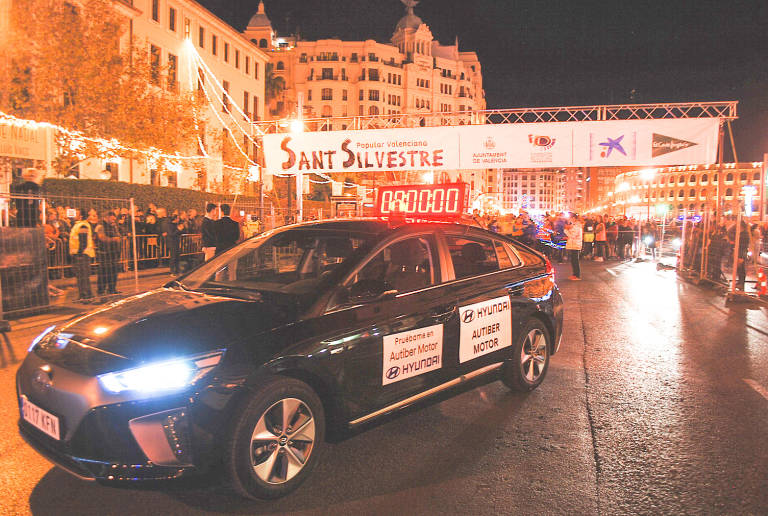 Pies de foto: Hyundai, a través de Koryo Car y Autiber Motor, protagonista en las “San Silvestre” de Valencia y Torrent.