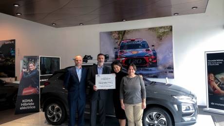 Foto: Jose Chirivella (jefe posventa Hyundai Autiber motor), Juan Manuel Perez (director posventa Hyundai España), Noelia Tomás (Gerente  de Hyundai Autiber Motor) y Sonia Garcia (Gerente de posventa de zona Hyundai España).