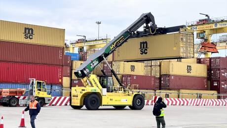 El Puerto de Valencia, el primero en utilizar una apiladora de hidrógeno