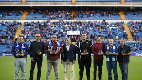 Homenaje del Hércules y del público del Rico Pérez a la Comisión del Centenario