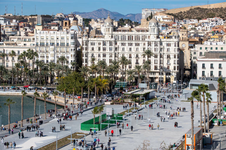 Panorámica de la fachada marítima de Alicante.