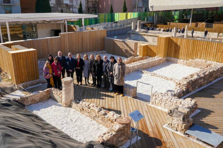 La Casa De Una Familia De élite Y Una Amplia Calzada Se Suman A La Zona ...