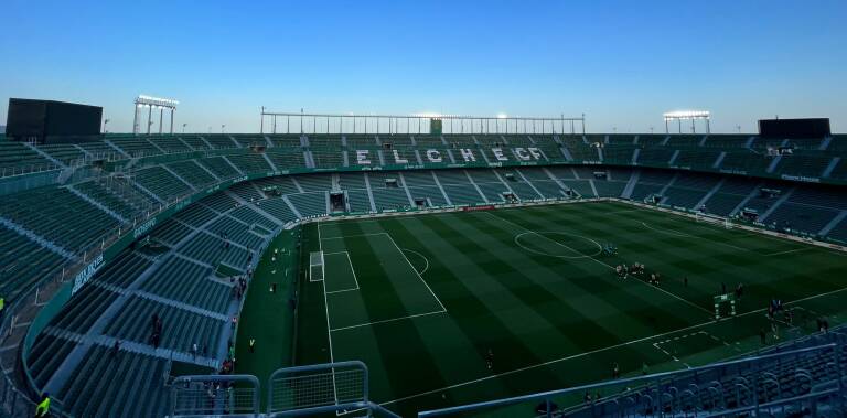 El derbi autonómico entre el Elche y el Valencia se jugará el domingo 23 desde las 14 horas