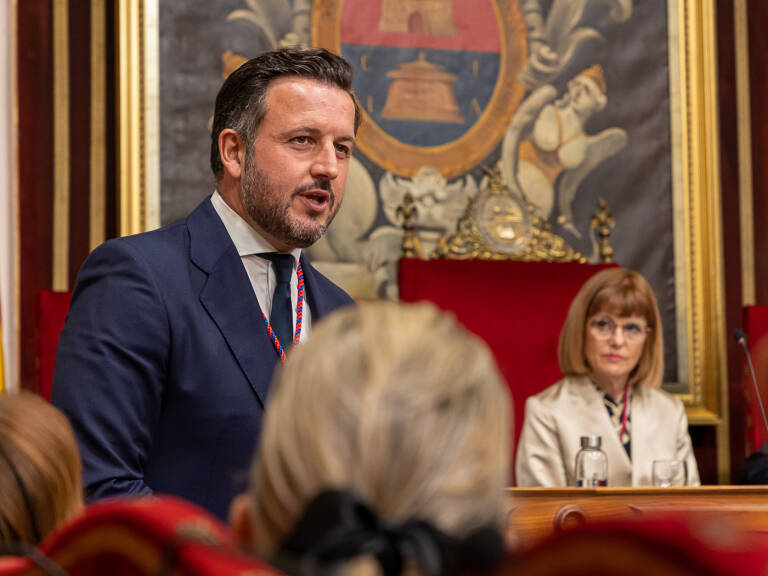 Pablo Ruz en la toma posesión de la nueva corporación de Elche.