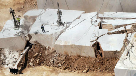 Bloque de mármol en la cantera de Levantina, en una imagen de archivo.