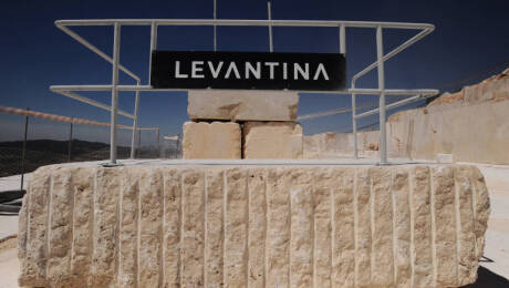 Bloque de mármol en la cantera de Levantina en el Monte Coto, en una imagen de archivo.