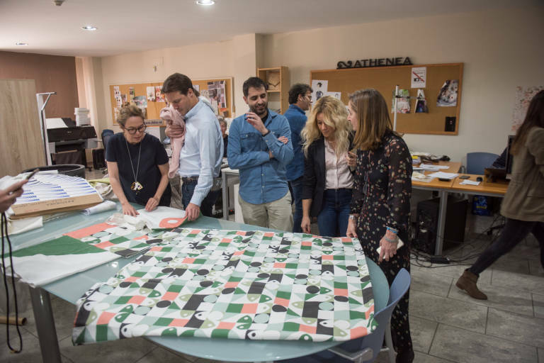 La diseñadora Inma Bermúdez explica unacolección en la sede de Athenea, en imagen de archivo