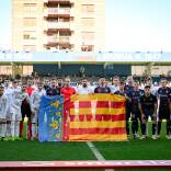 La bandera de la Comunitat preside el Eibar-Elche en señal de homenaje a las víctimas de la Dana