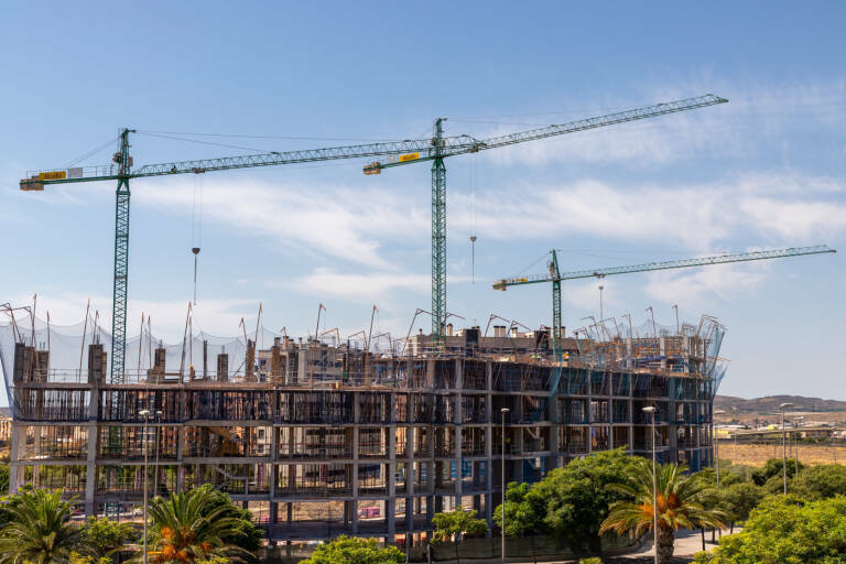 Obra de un edificio de viviendas.