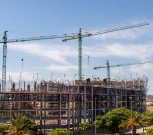 Obra de un edificio de viviendas.