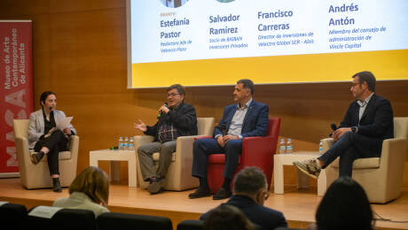 Mesa de inversión en la gala de Premios Plaza Emprendedores 2023. en Alicante.