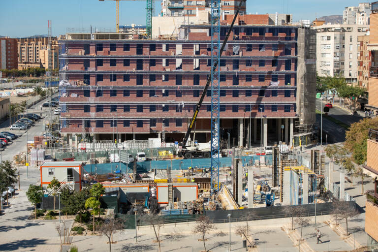 Obras de un residencial en Benalúa Sur, en Alicante.