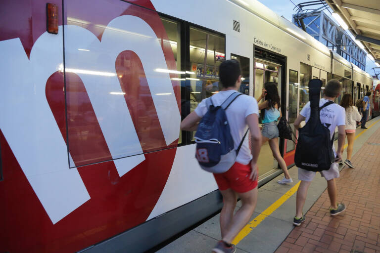 Usuarios de Metrovalencia en una imagen de archivo. Foto: GVA